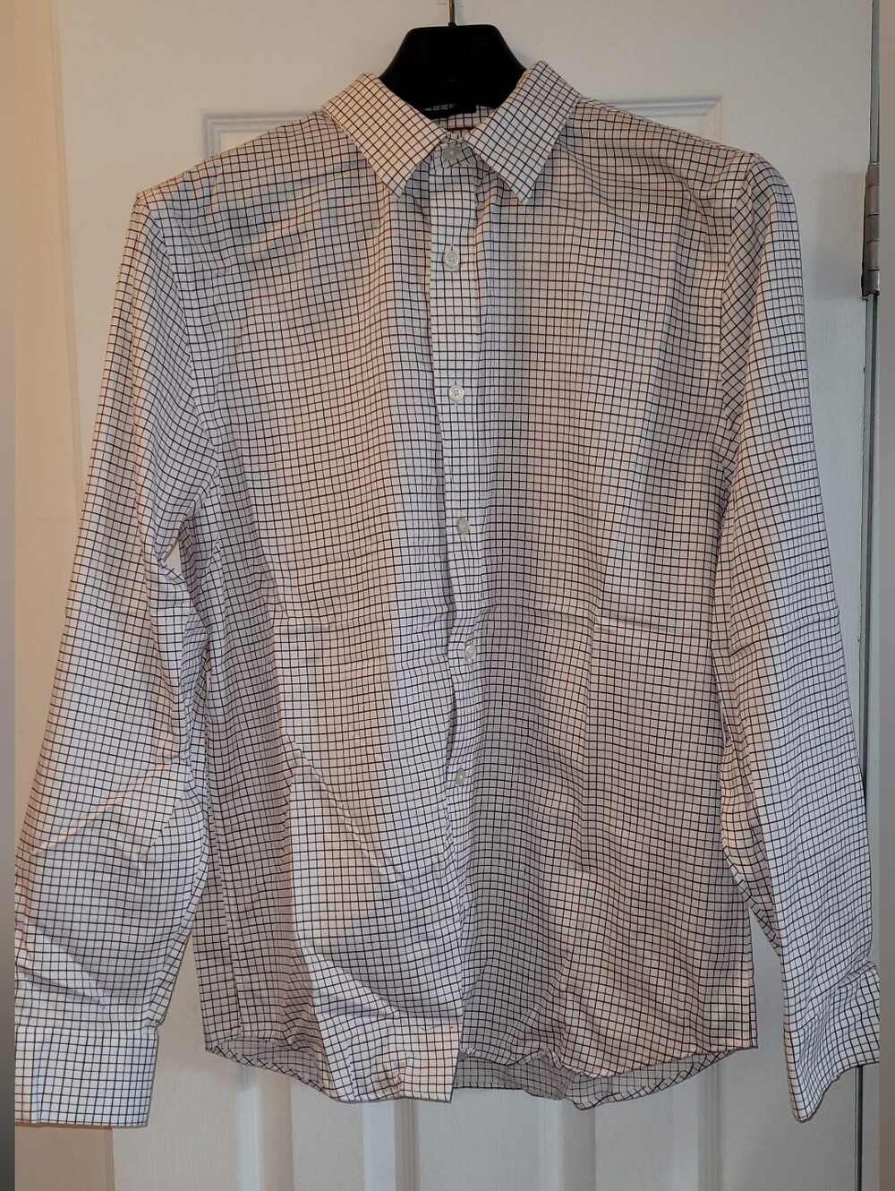 Banana Republic (Untucked)- White with Navy & Burgandy Checkered Shirt Size L